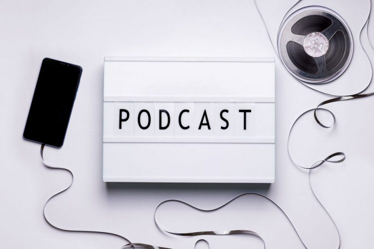 Clubhouse兼具聲音及社群特性，與Podcast有何差別？