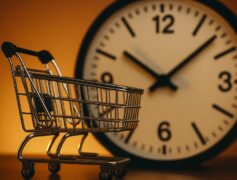 超市賣手機超越電商平台，當中有何掠奪行銷邏輯？